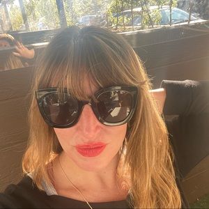 Meet your Posher, Carrie